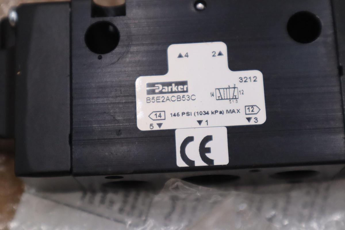 NEW PARKER B5E2ACB53C SOLENOID VALVE 3/8 2 POS. 120V - STOCK GF850