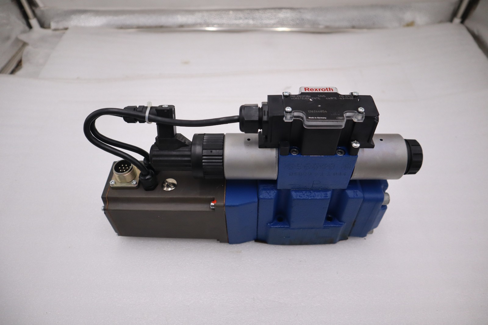 Used Rexroth Valve R900954260 4WRTE 10 V50l-46/6EG24ETK31/A1M VALVE NEW STOCK H1640