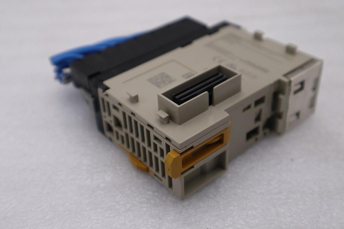 Used OMRON CJ1W-ID211 (SL) / CJ1WID211(SL) (USED) STOCK 5888A