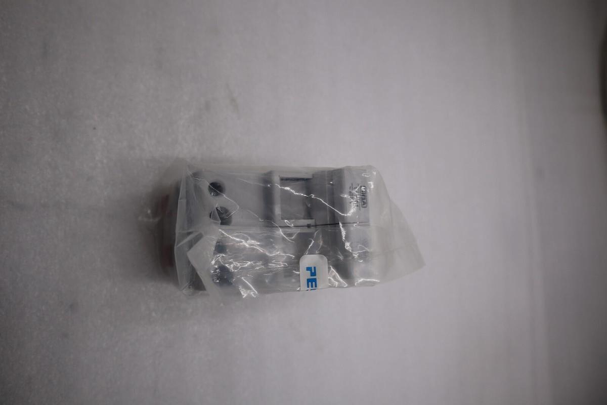 Used LOT OF 2 NEW OPEN BOX 51 058 04.2 SIBA FUSE HOLDER 40 AMPS 600 VOLTS STK G632A