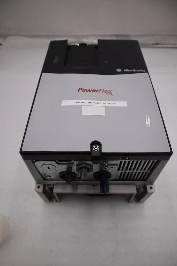 Used 15 HP ALLEN BRADLEY 20AE017A0AYNNNC0 600V POWERFLEX 70 VFD DRIVE STOCK 1804B