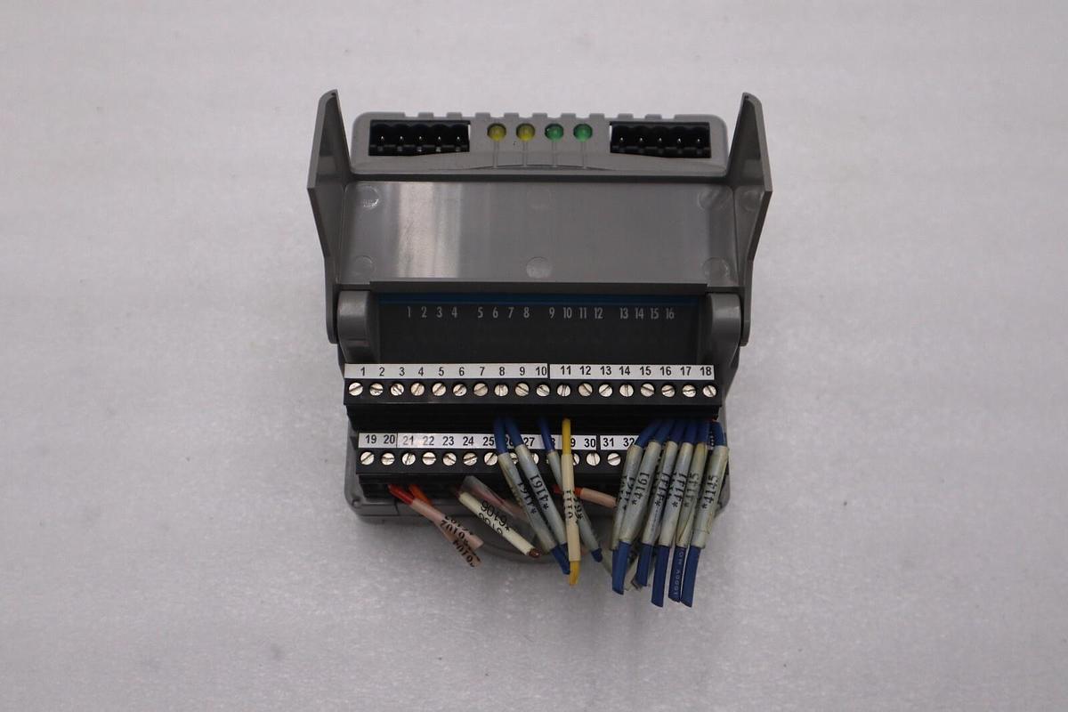 Used GIDDINGS & LEWIS M.1300.7372 R1 Input Module 24VDC SINK/SOURCE STOCK 628-D
