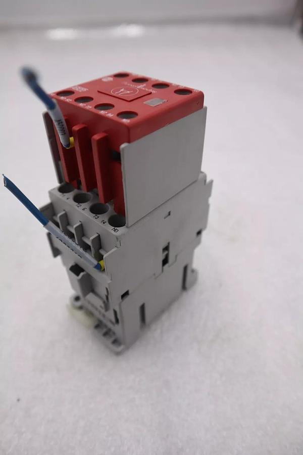 Used ALLEN-BRADLEY 100-C37D00/C CONTACTOR STOCK #K-2640