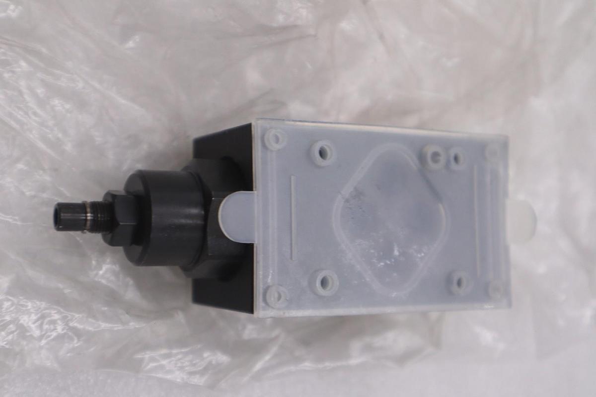Used VICKERS DGMFN-3-Z-P2W-41 FLOW CONTROL VALVE DGMFN3ZP2W41 STOCK K450B