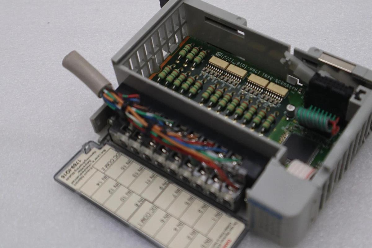 Used ALLEN-BRADLEY 1769-IQ16 SERIES A 16 PT. INPUT MODULE STOCK #K-1561C