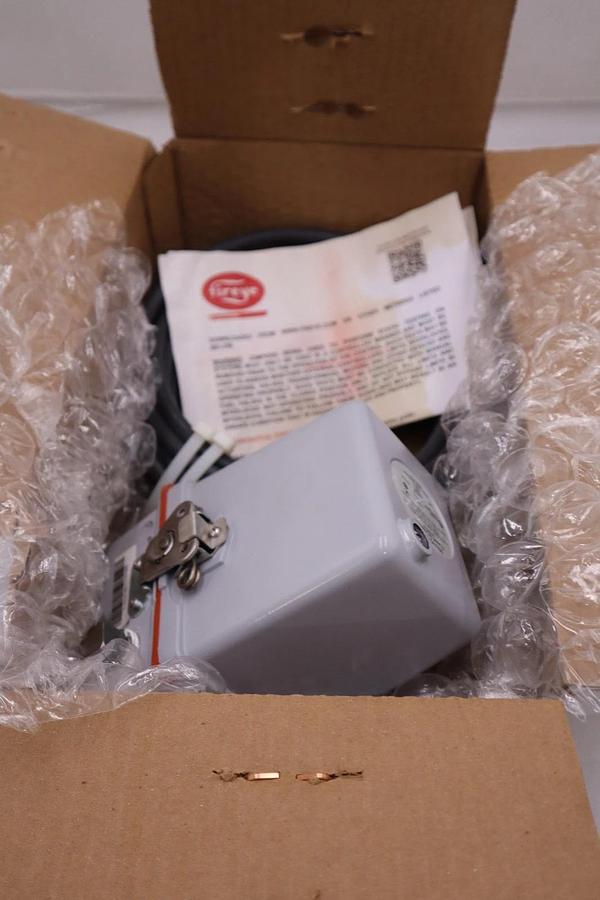 Fireye 55UV5-1009 UV Self-Check Flame Scanner With 1" NPT Threads NEW #H1859