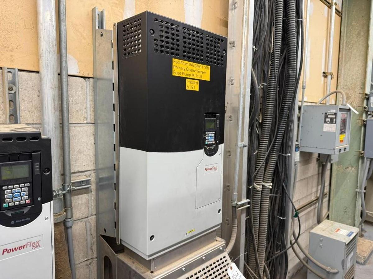 Used 200 HP ALLEN BRADLEY POWERFLEX 755 DRIVE CAT. 20G1ANE192JN0NNNNN 600V