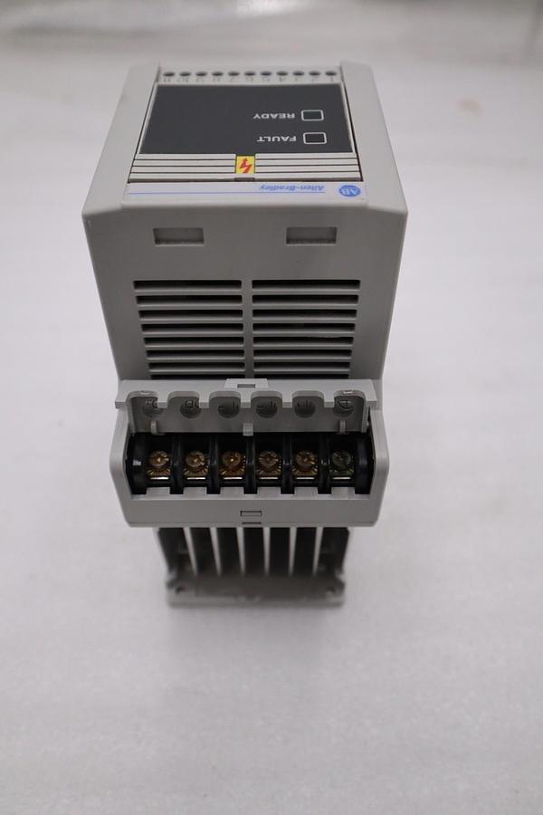 Used ALLEN BRADLEY 160-BA03NPS1 AC 1HP 380-460V-AC 0-240HZ DRIVE #H1256