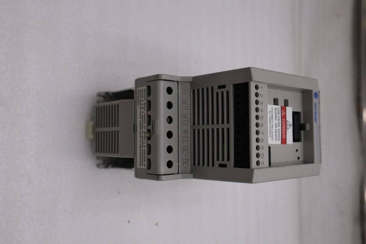 ALLEN BRADLEY 160-BA03NPS1 AC 1HP 380-460V-AC 0-240HZ DRIVE NEVER USED #H384A