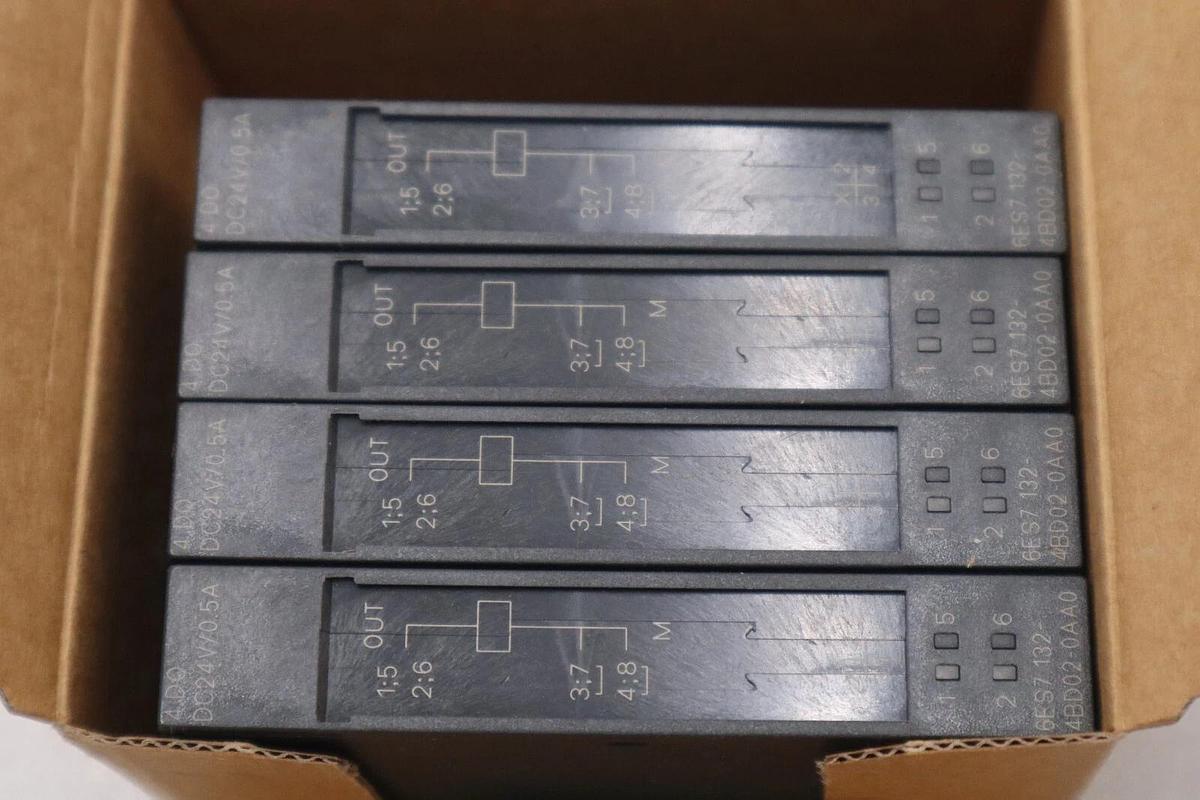 LOT OF 4 - NEW Siemens 6ES7 132-4BD02-0AA0 Digital Output Module STOCK L-397-C