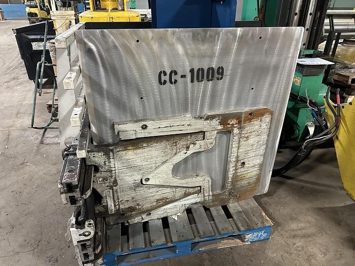 Used CASCADE 25D-CCS-35Q 2500LB CAPACITY CARTON CLAMP ATTACHMENT WITH SIDE SHIFT