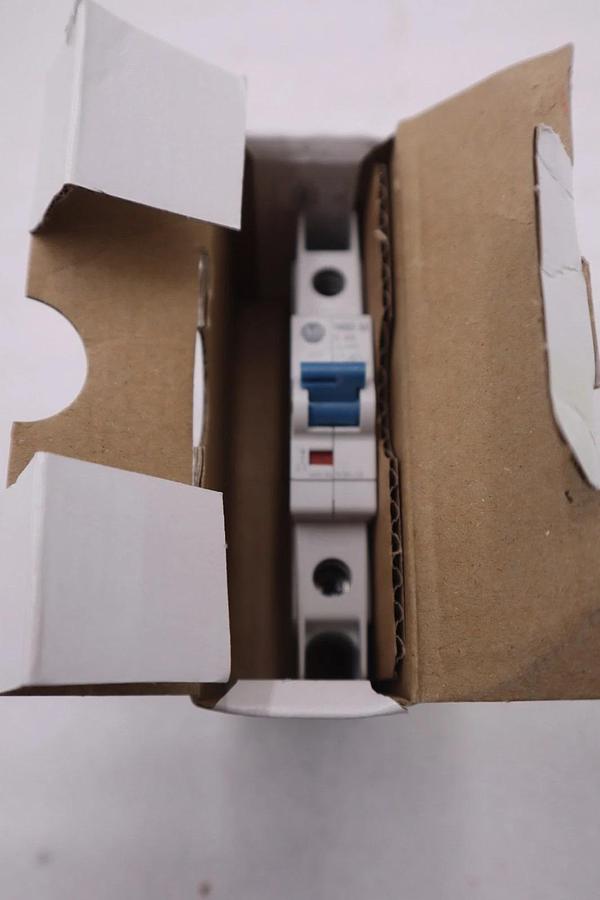 ONE NEW ALLEN BRADLEY 1489-M1C040 / D CIRCUIT BREAKER STOCK G452A