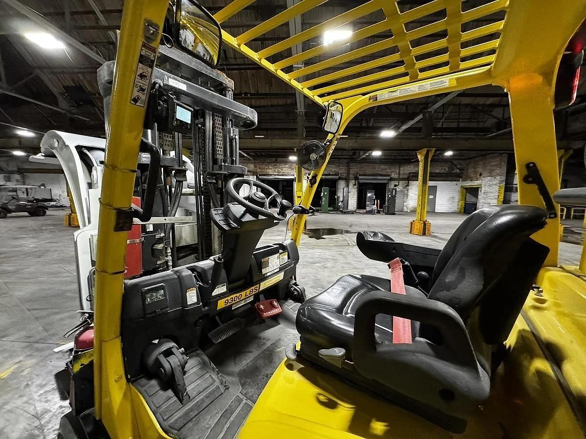 Used 15,500LB. HYSTER MDL S155FT WITH 84" CASCADE EXTRA HEAVY CASCADE PAPER CLAMP