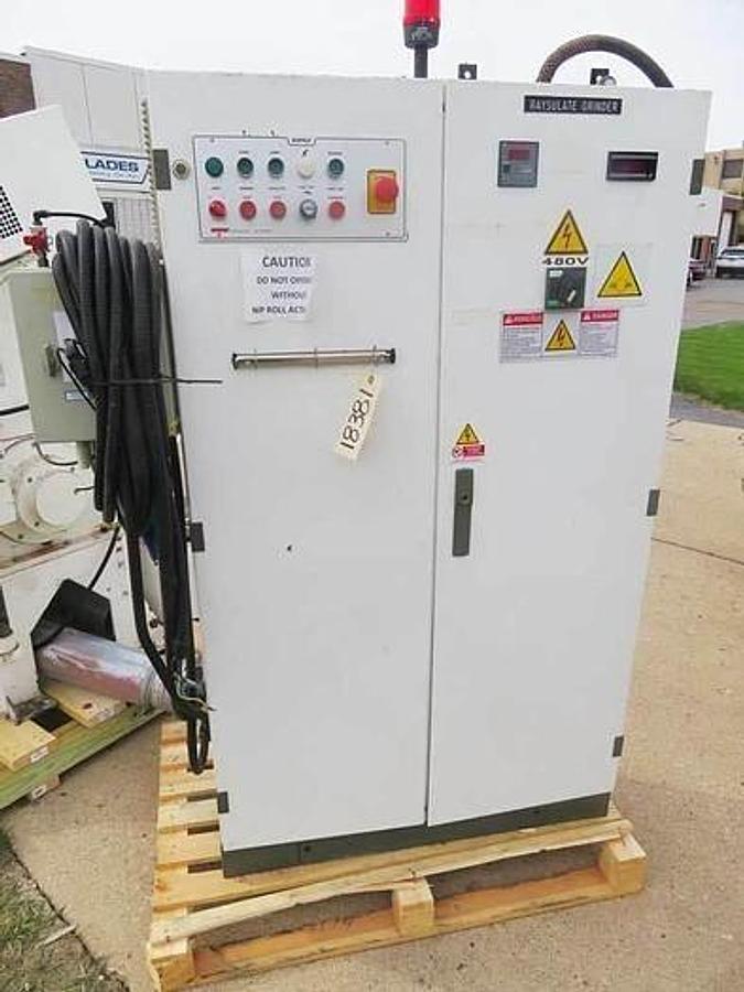 Used TRIA (OMV GROUP) GRANULATOR MODEL 900 NS-R WITH SILENCER