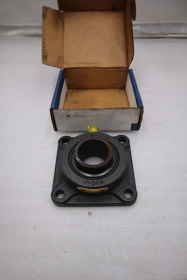 Used NEW IN BOX SEALMASTER 4-BOLT FLANGE BEARING 1-15/16'' BORE SF-31 STOCK K-3227CC