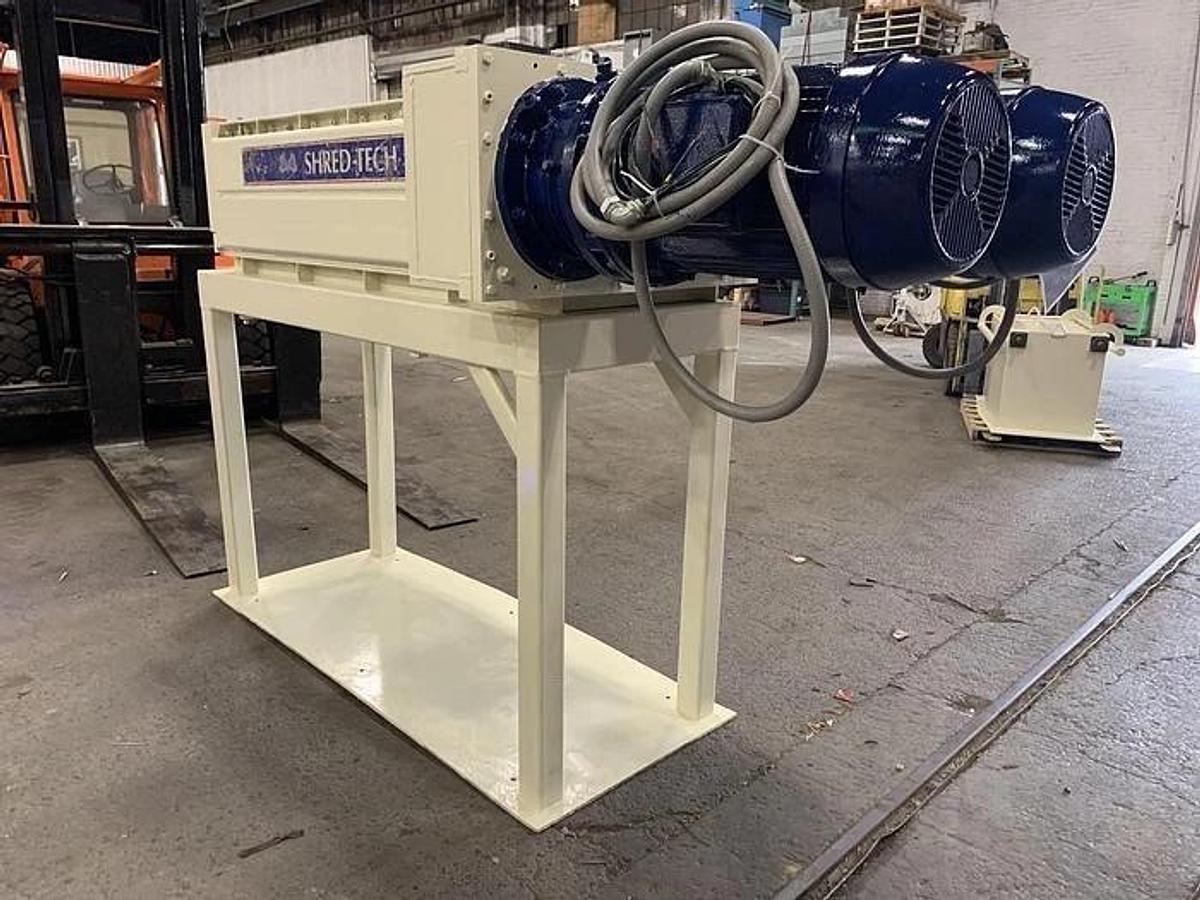 Used SHRED-TECH ST75E DUAL SHAFT SHREDDER WITH TWO 40 HP MOTORS MANUFACTURED 2004