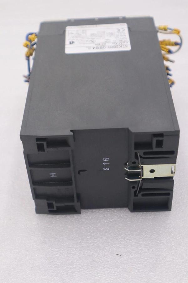 Used SIEMENS 3TK2806-0BB4, SAFETY RELAY THREE AVAILABLE STOCK 5265