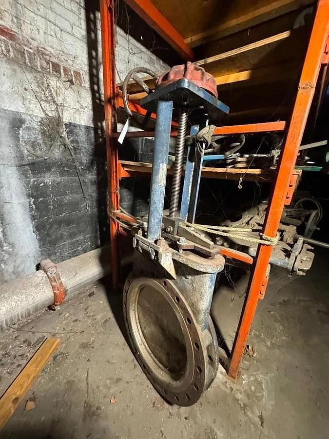 Used 20" FABRI-VALVE MANUAL KNIFE GATE VALVE