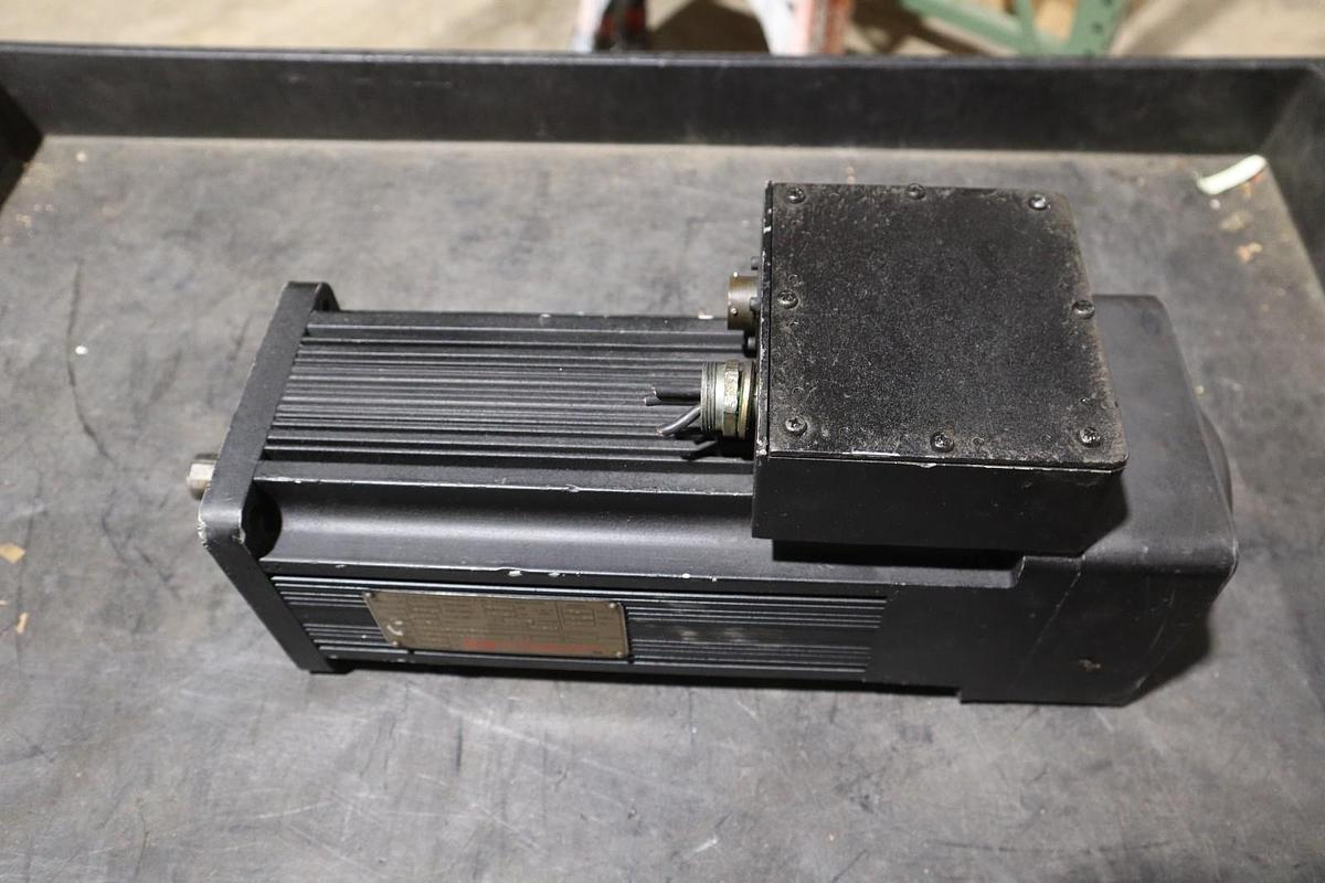Used Kollmorgen B-604-A-51-B3  Brushless Goldline Servo Motor STOCK S696