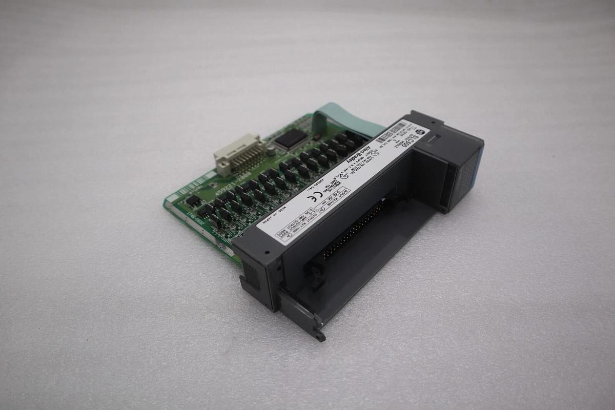 Used ALLEN BRADLEY 1746-OB32 SER D SLC500 OUTPUT MODULE STOCK L-685C