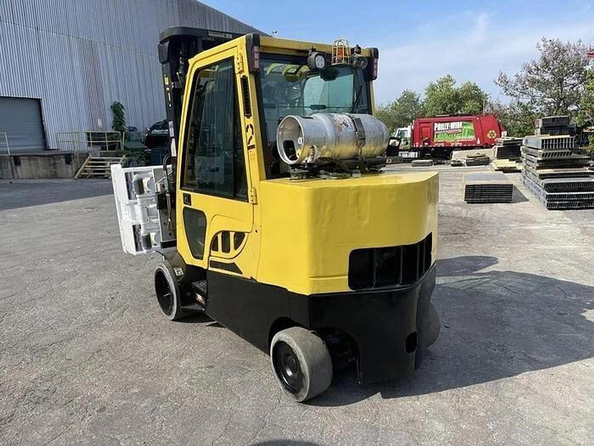 Used 12,000 POUND HYSTER MODEL S120FTPRS ENCLOSED CAB ROLL CLAMP FORKLIFT MFG. 2017