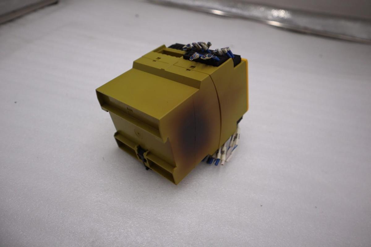 Used PNOZ X9P PILZ 24VDC SAFETY RELAY, PNOZX9P STOCK H1751