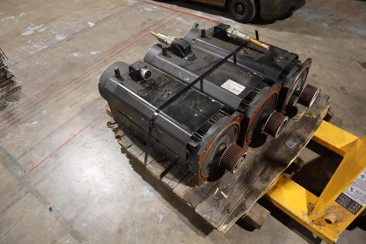Used Rexroth R911309840 Servo 3ph Induction Motor MAD160C-0100-SA-M0-BQ0-35-V1 #HP152