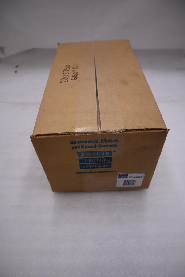 NEW Bodine Electric Company 6144 Right Angle Brushed DC Gearmotor STOCK H734