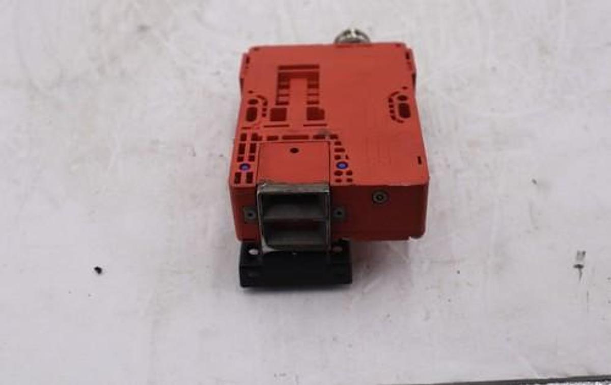Used Allen Bradley Guardmaster TLS-3 GD2 QD SAFETY Interlock Switch TLS3GD2QD L-159
