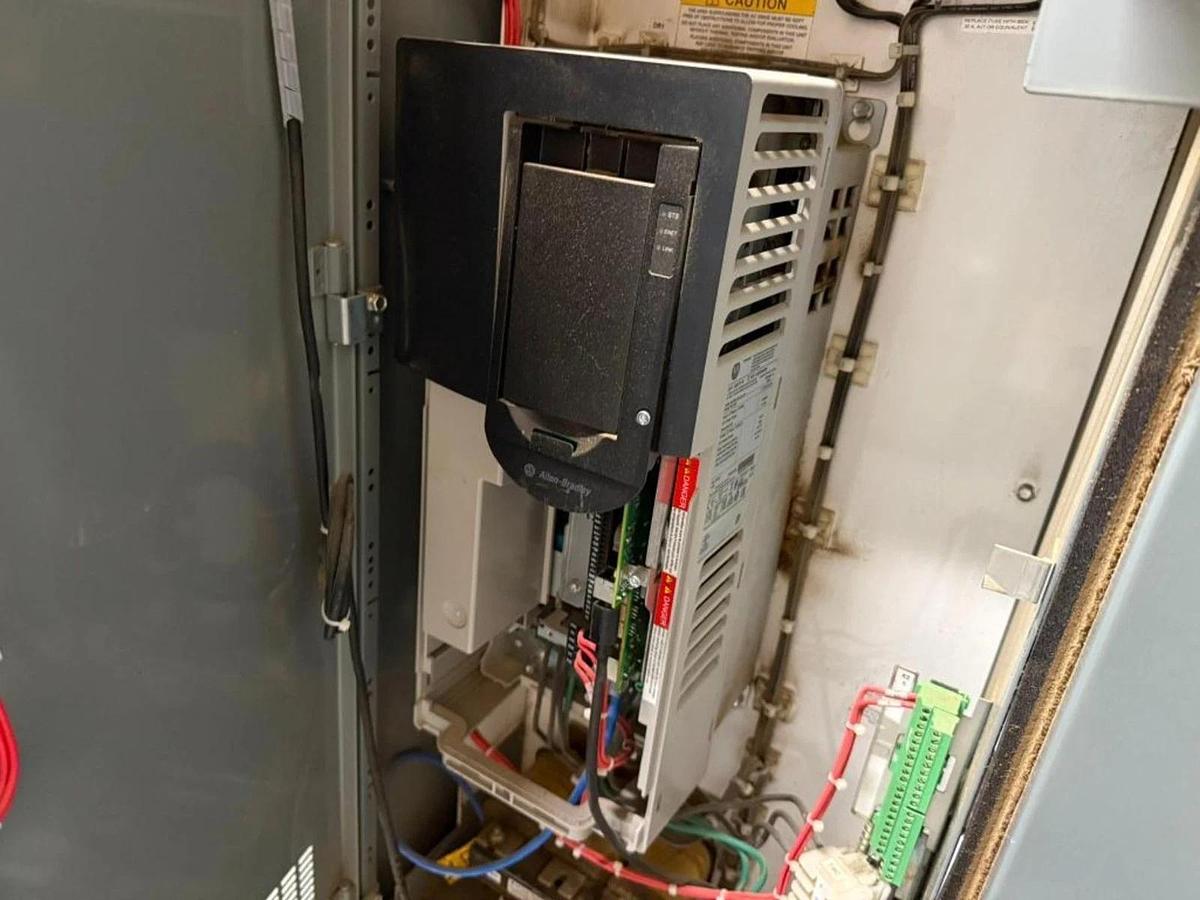 Used 20 HP ALLEN BRADLEY POWERFLEX 755 DRIVE CAT. 20G11NE022AA0NNNNN 600V