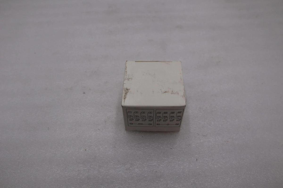 LOT OF 4 NEW OPEN BOX AB Allen Bradley 700 Type H Control Relay STK H743A