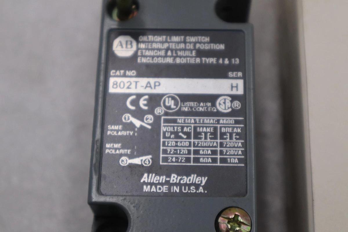 NEW OPEN BOX AB ALLEN BRADLEY 802T-AP, OILTIGHT LIMIT SWITCH STK GF844