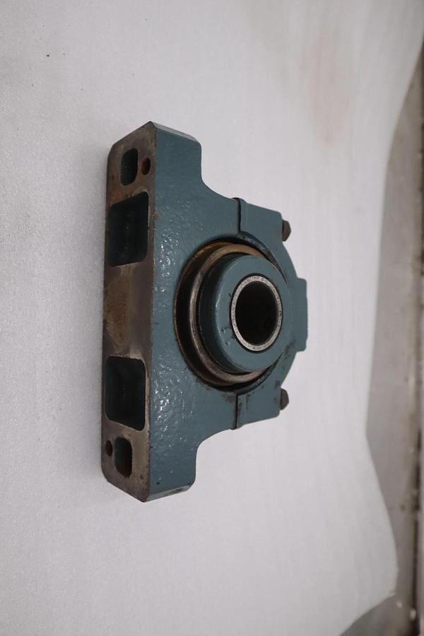 Used DODGE P2BDI106RE/ 023377 Roller Bearing Pillow Block - STOCK CC136