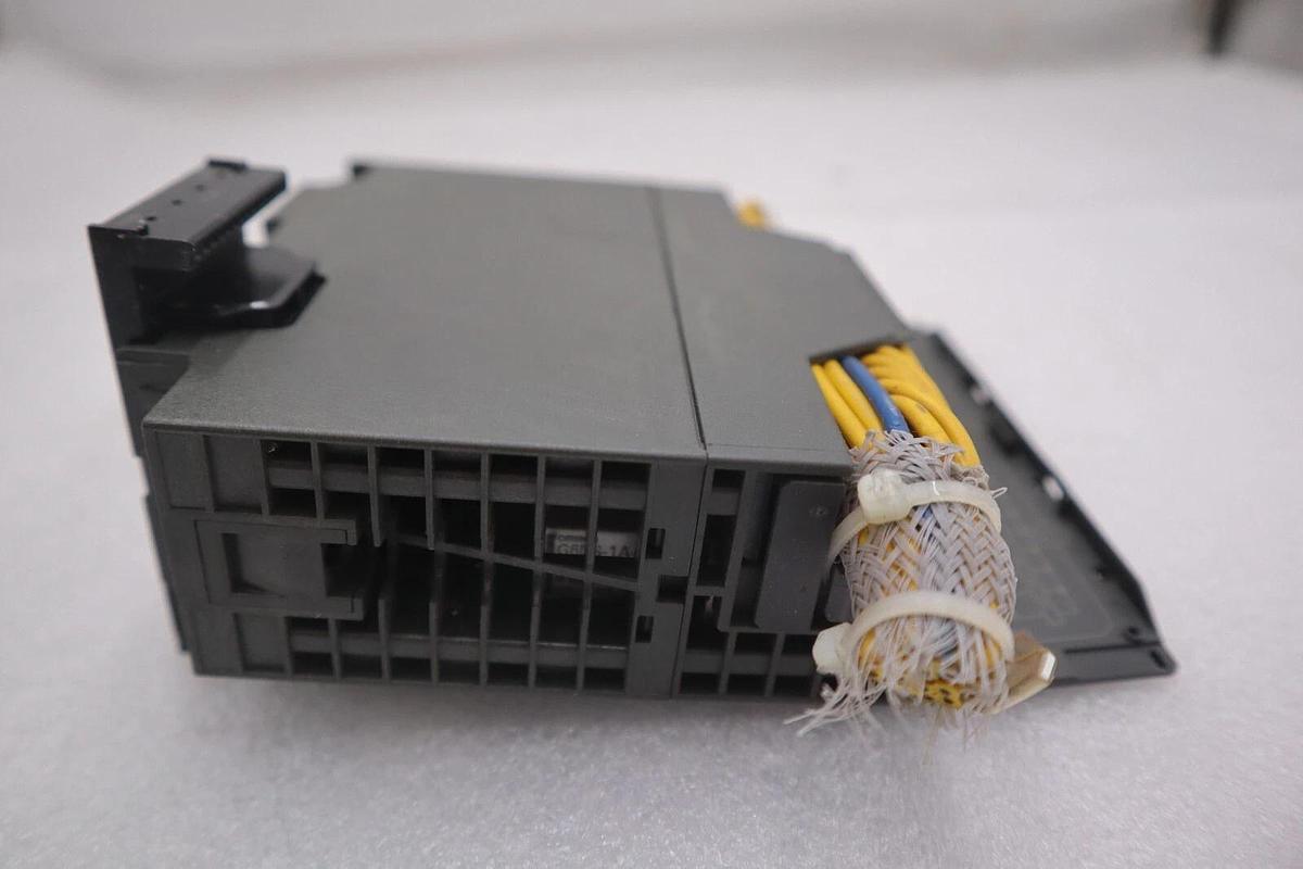 Used Siemens 6ES7 332-1HH01-0AA0 S7 Digital Output Module - 16pt Relay STOCK K-3502