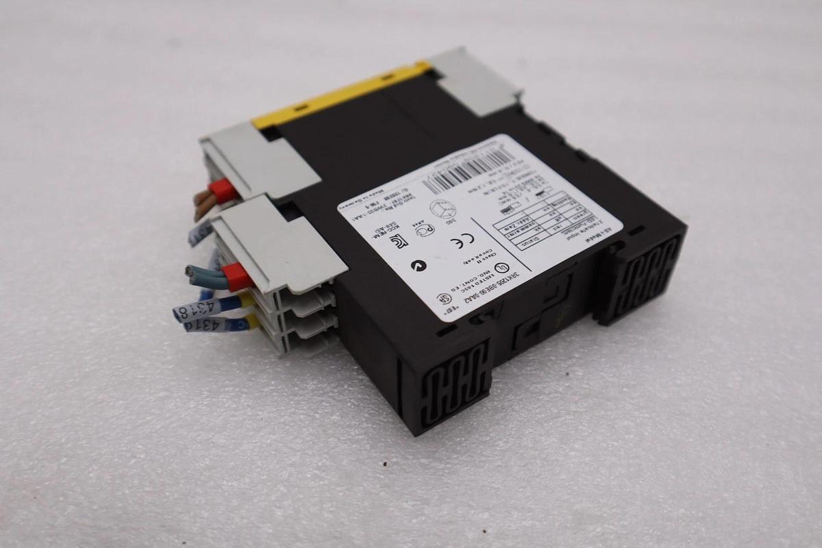 Used Siemens 3RK1205-0BE00-0AA2 Safety Relay STOCK H1494A