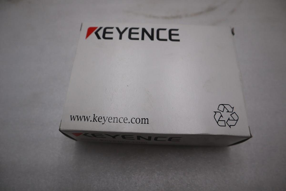 KEYENCE IL-1050 LASER SENSOR 2000 MW 10-55 HZ - STOCK GF412A
