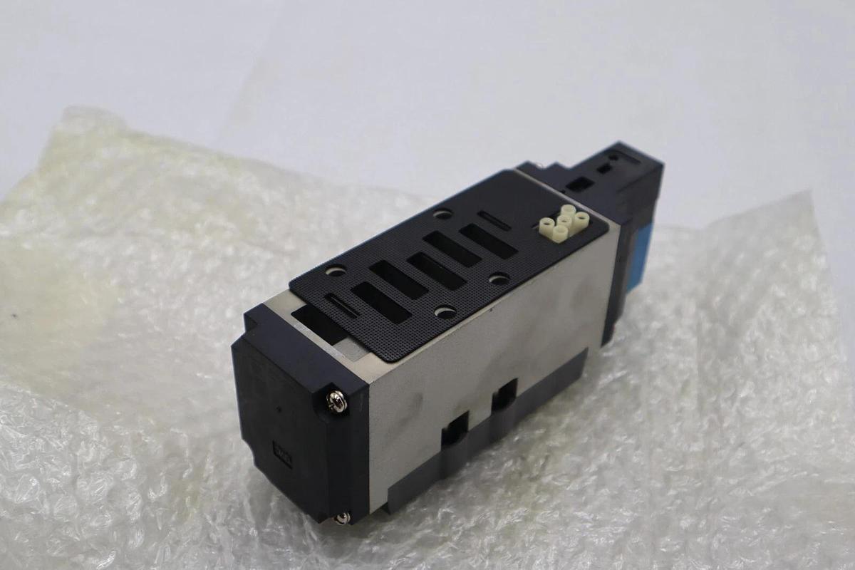 Used SMC VSS8-8-YZ-S-3EZ-V1 SOLENOID VALVE NEW STOCK #K-1206A