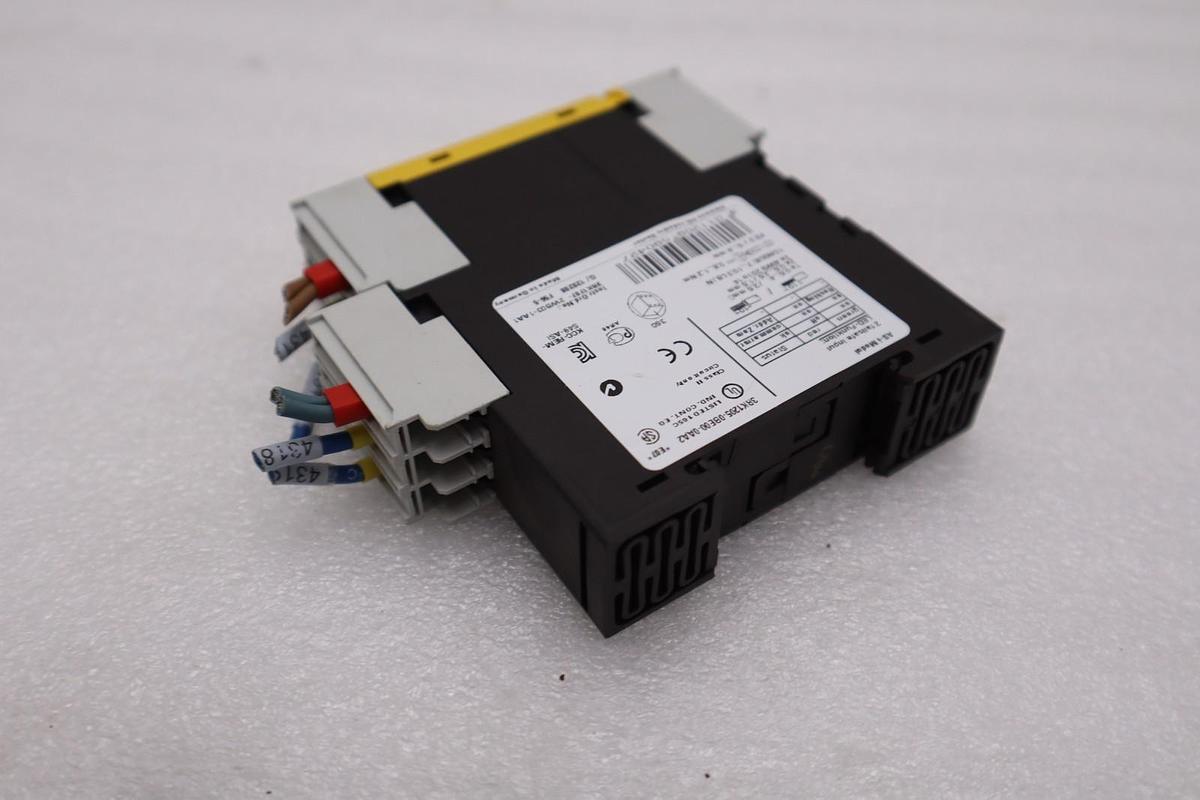 Used Siemens 3RK1205-0BE00-0AA2 Safety Relay STOCK H1494A