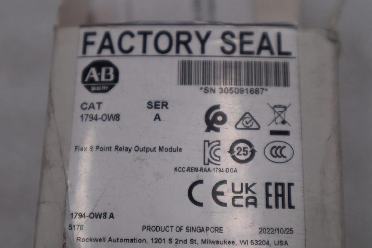 NEW OPEN BOX AB Allen Bradley 1794-OW8 Relay Contact Output Module STK K2099CC