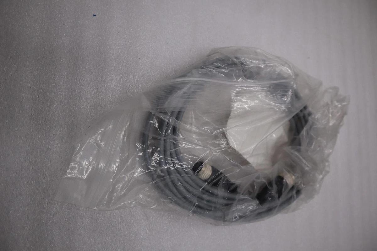 LOT OF 2 - PEPPERL & FUCHS V1-G-2M-PVC CABLE - STOCK H1399