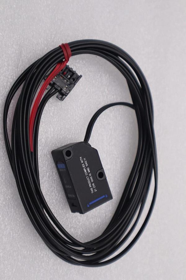 NEW OPEN BOX New Keyence LV-H100 Laser Sensor STOCK L-374-C