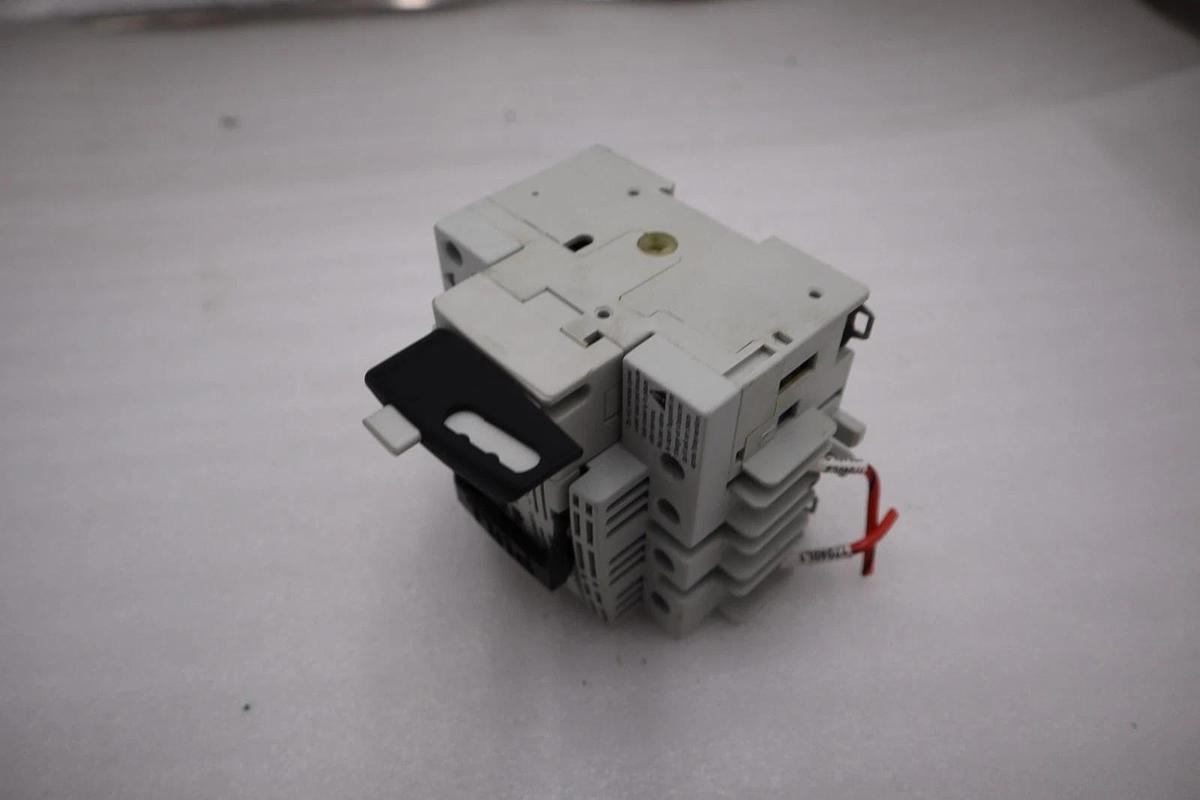 Used BUSSMANN RDF30CC-3 FUSIBLE DISCONNECT SWITCH 30A 600VAC 3PH STK H1729