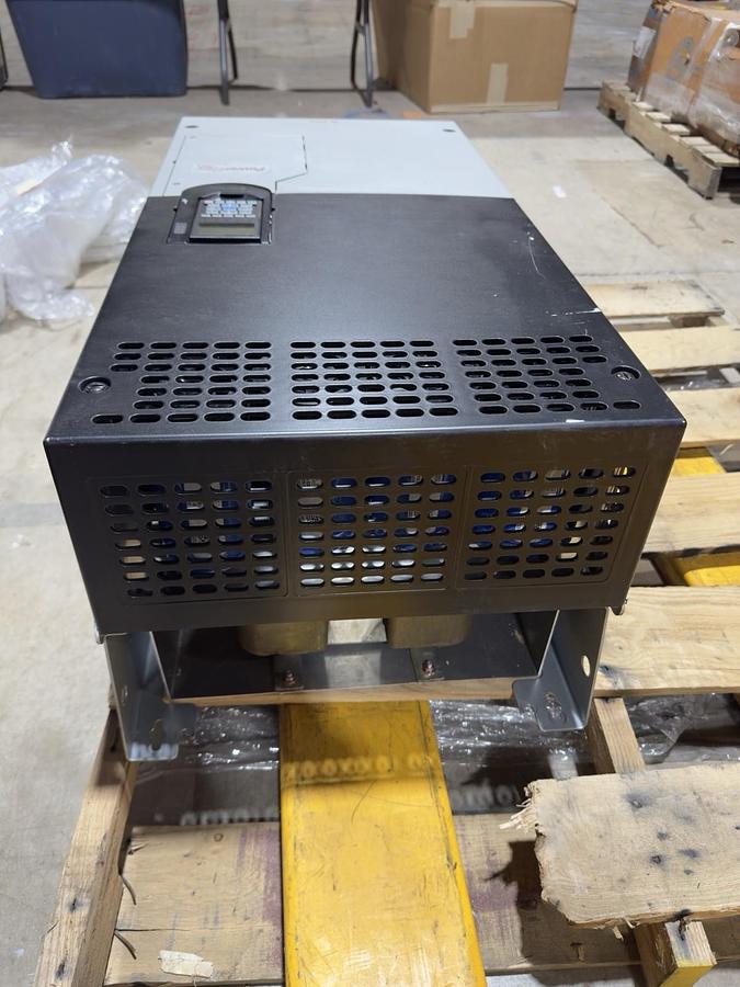 Used ALLEN BRADLEY 20GWANC415AN6VNHN8-RW AC DRIVE LIQUID COOLED 3 PHASE OUTPUT #S683