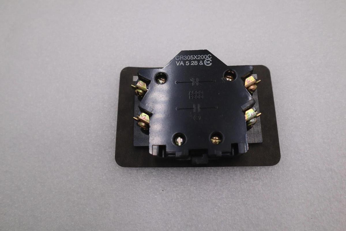 Used GENERAL ELECTRIC CR305X200C AUXILIARY CONTACT KIT *NEW IN BOX* K-3012