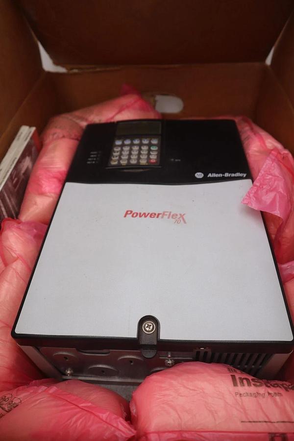 Allen Bradley 20AD022A3AYNANNN 15 HP PowerFlex 70 AC VS Drive 480V STOCK 4629
