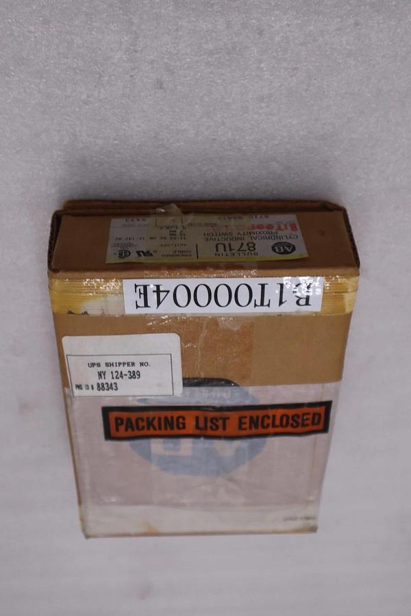 NEWOPEN BOX AB ALLEN BRADLEY 871U-X5A18 PROXIMITY SWITCH 871UX5A18 STK GF1425