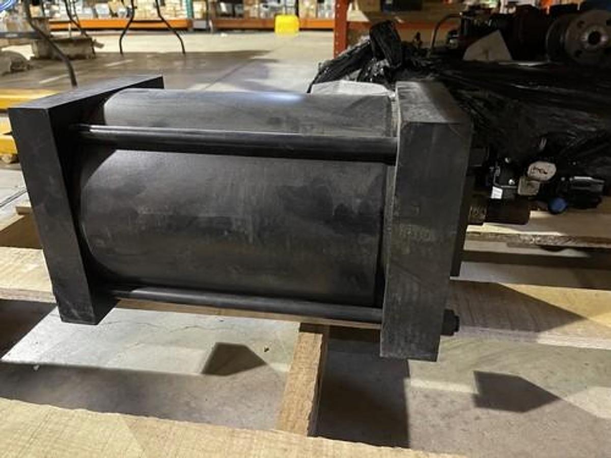 Used AUTOMATIC HANDLING PNEUMATIC CYLINDER AHI-164963 250 PSI STOCK 3525