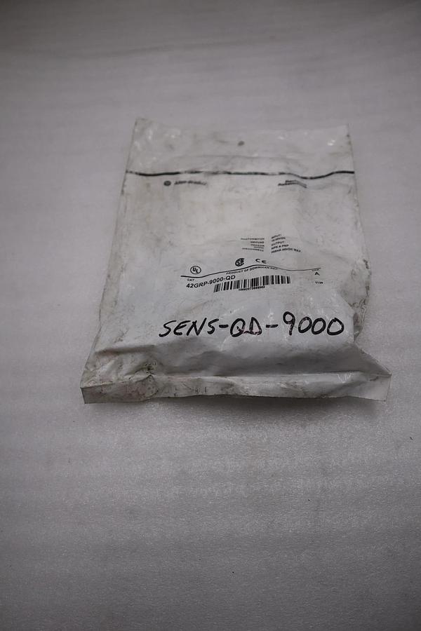 Used Allen Bradley 42GRP-9000-QD Photoswitch Diffuse Sensor - STOCK GF146A