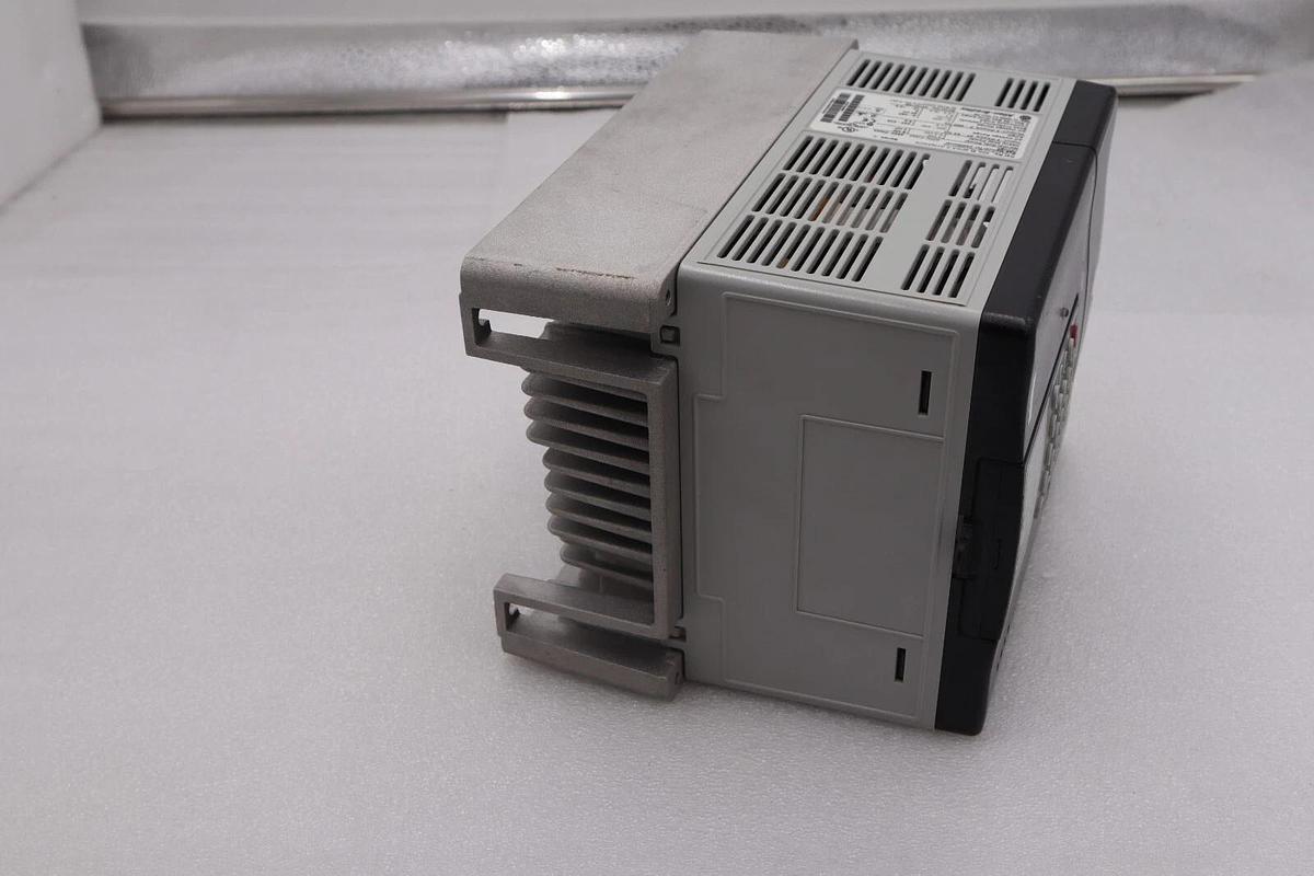 Used 20AD8P0A3AYNANC0 ALLEN BRADLEY POWERFLEX 70 5HP AC DRIVE 480 VOLT STOCK 2179
