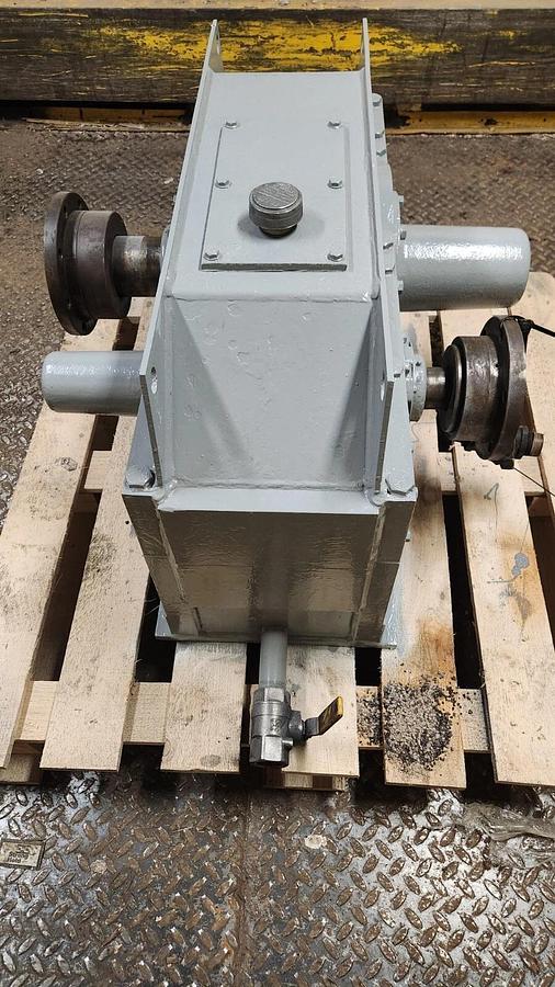 Used FALK ENCLOSED GEAR DRIVE SPEED REDUCER 7.357 RATIO 2080y1-ld